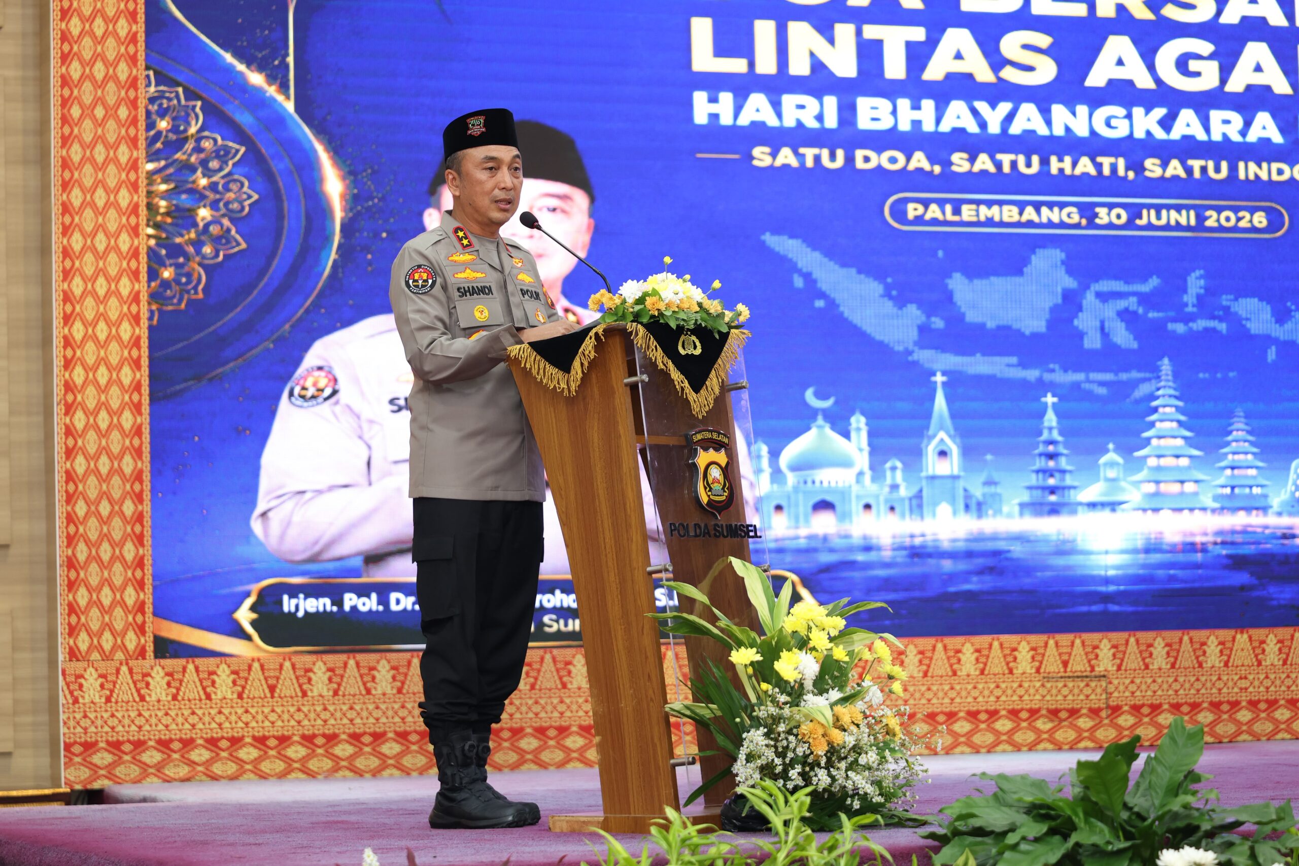 Kapolda Sumsel, Irjen Pol Sandi Nugroho, saat memberikan sambutan dalam acara Doa Lintas Agama, Selasa (30/6/26). Fhoto: Istimewa