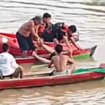 Tersangka Iron saat di evakuasi tim SAR gabungan dari dalam sungai, Senin (22/6/26). Fhoto: Suherman