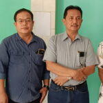 Robert Aritonang dan istrinya didampingi Kuasa hukum, Ahmad Basuki SH saat diwawancarai, Senin (13/7/26). Fhoto: Suherman