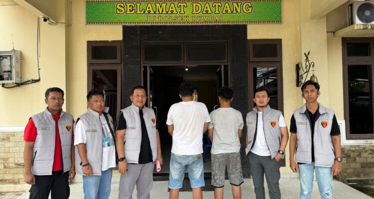 Kasubdit Siber Ditreskrimsus Polda Sumsel, AKBP Dwi Utomo dan Tim, berhasil menangkap Pelaku di wilayah Pekanbaru, Jum'at (10/7/26). Fhoto: Istimewa